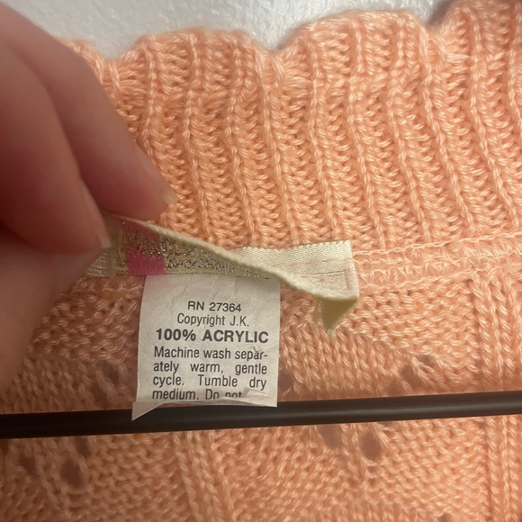 Vintage Ellen D. Peach V-Neck Sweater with Shoulder Pads - Picture 4 of 7